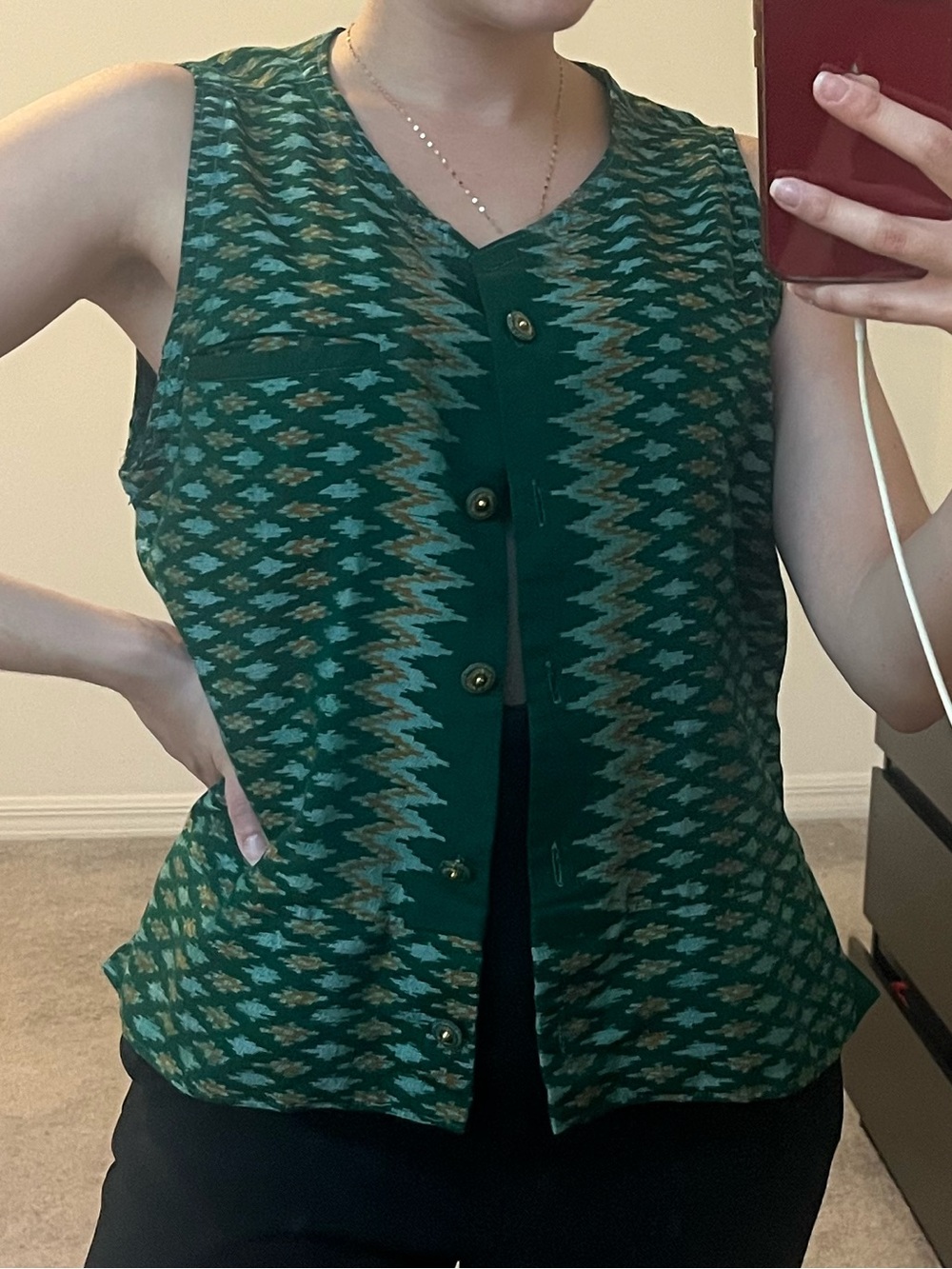 Green Patterned Sleeveless Button-Front Top - Picture 8 of 9